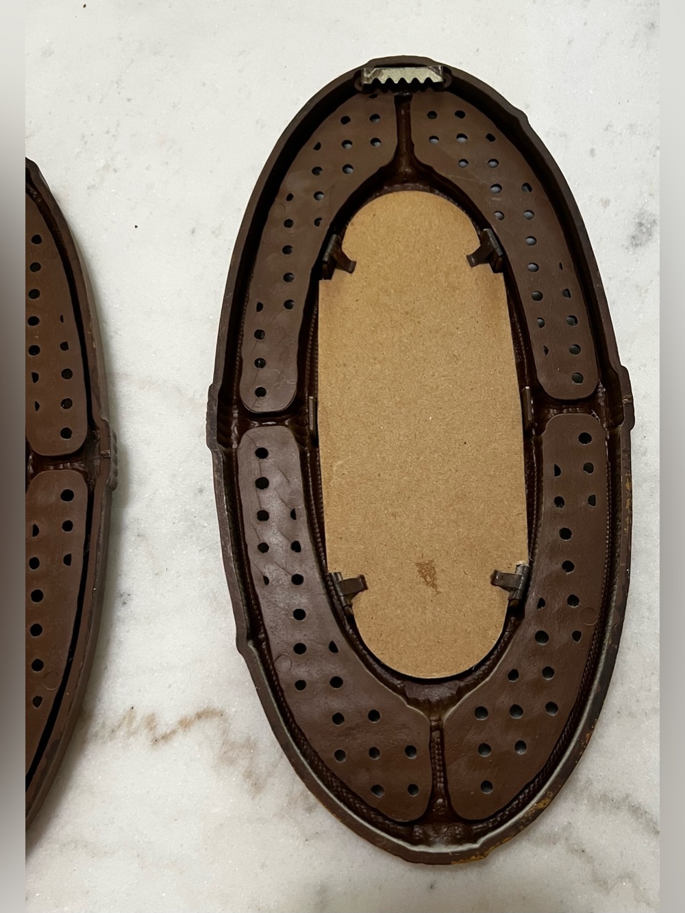 Vintage MCM wall plaques Faux-Rattan Plastic Frame Butterfly Botanical Set Of 2 - Picture 5 of 8